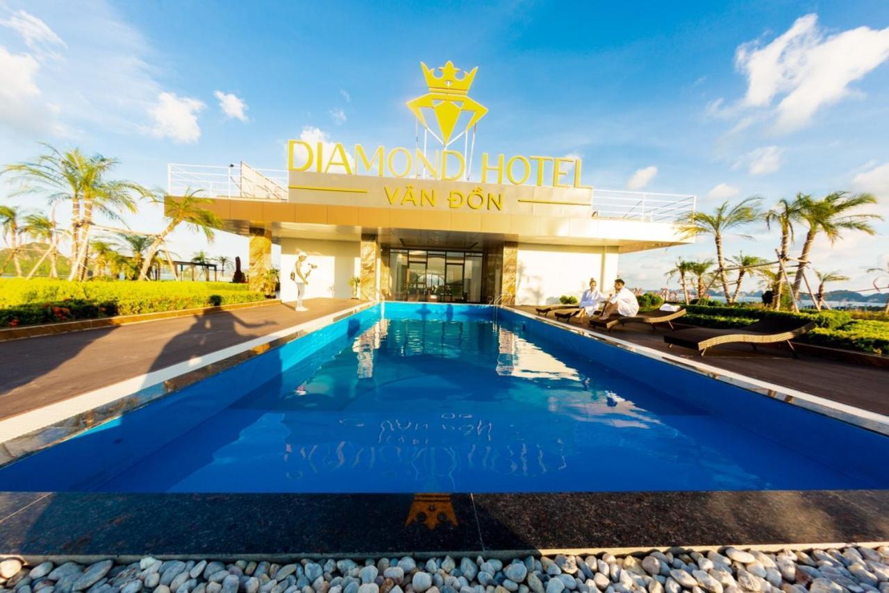 Diamond Hotel Van Don Cam Pha Exterior foto